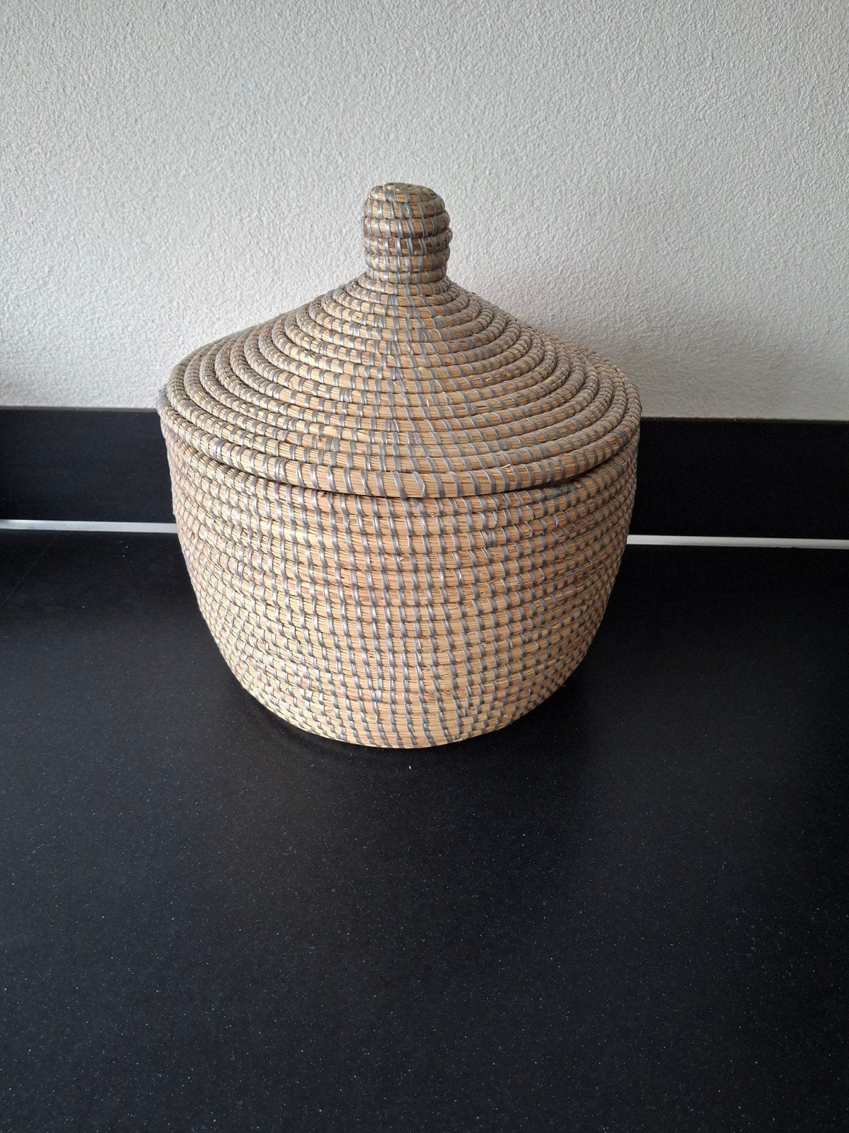Rieten mand met deksel, Huis en Inrichting, Ophalen, Gebruikt, Mand, Handgemaakt