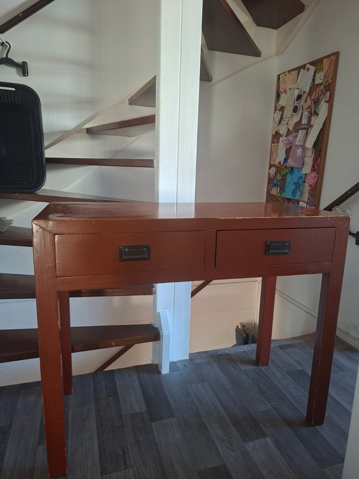 Smal houten tafeltje met twee lades, Huis en Inrichting, Ophalen, Gebruikt, 100 tot 150 cm, 25 tot 50 cm