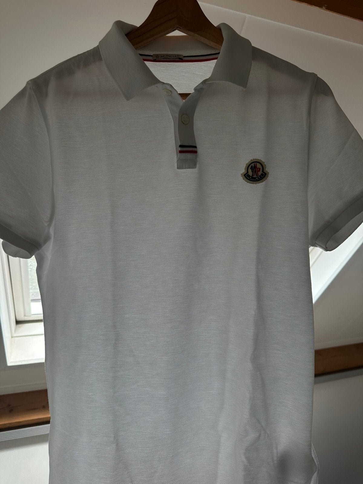 Moncler Polo Wit Logo Badge (S), Ophalen, Zo goed als nieuw, Overige maten, Wit