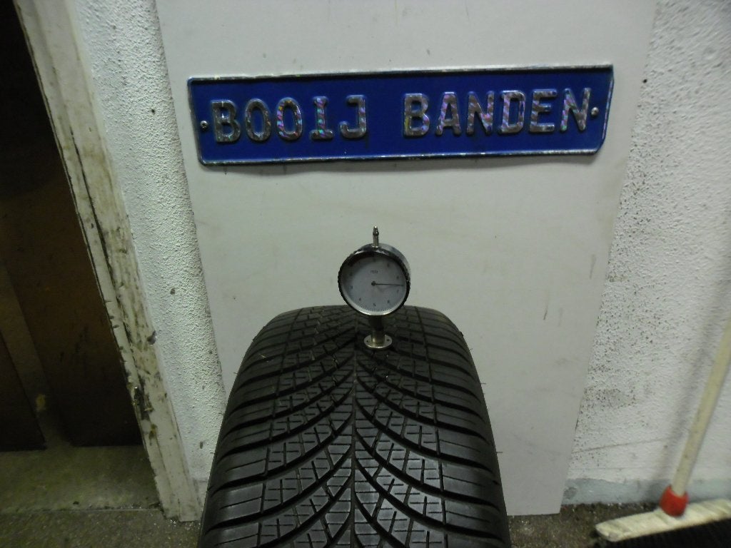 215 45 17 demo all seasonbanden goodyear vector met 7,5 mm