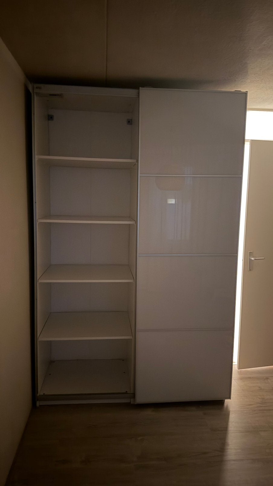 IKEA PAX kledingkast 150x236x58 – witte glazen schuifdeuren, Huis en Inrichting, Ophalen, PAX, 50 tot 75 cm, Met lade(s)