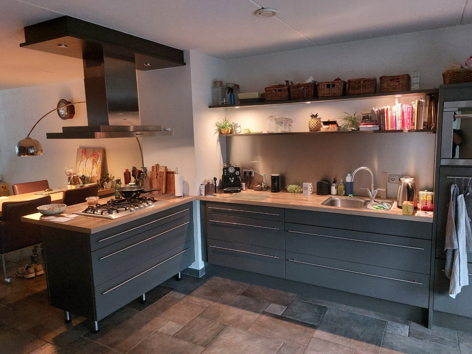 Prachtige "Antraciet-grijze" keuken met schiereiland, Huis en Inrichting, Keuken | Complete keukens, Ophalen, Gebruikt, Hoekkeuken