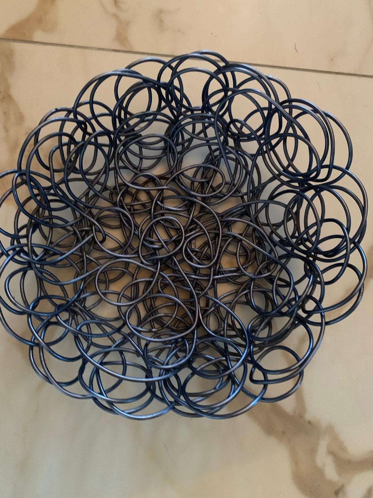 Lichtblauwe aluminium fruitschaal van draden, Gebruikt, Schaal, Rond, Ophalen of Verzenden
