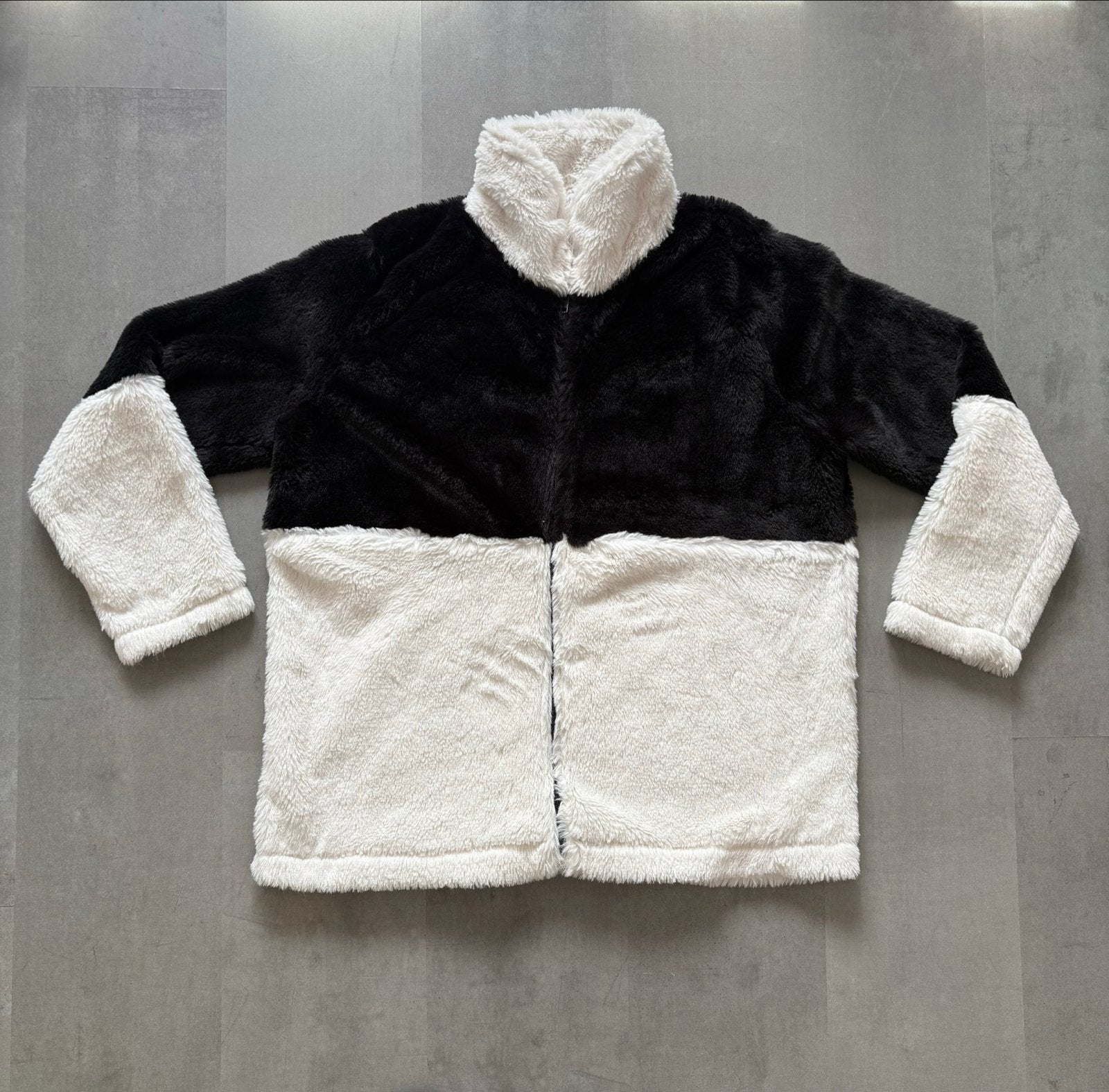Zwart-witte teddy jas - Maat M, Verzenden, Zo goed als nieuw, Maat 38/40 (M), Zwart