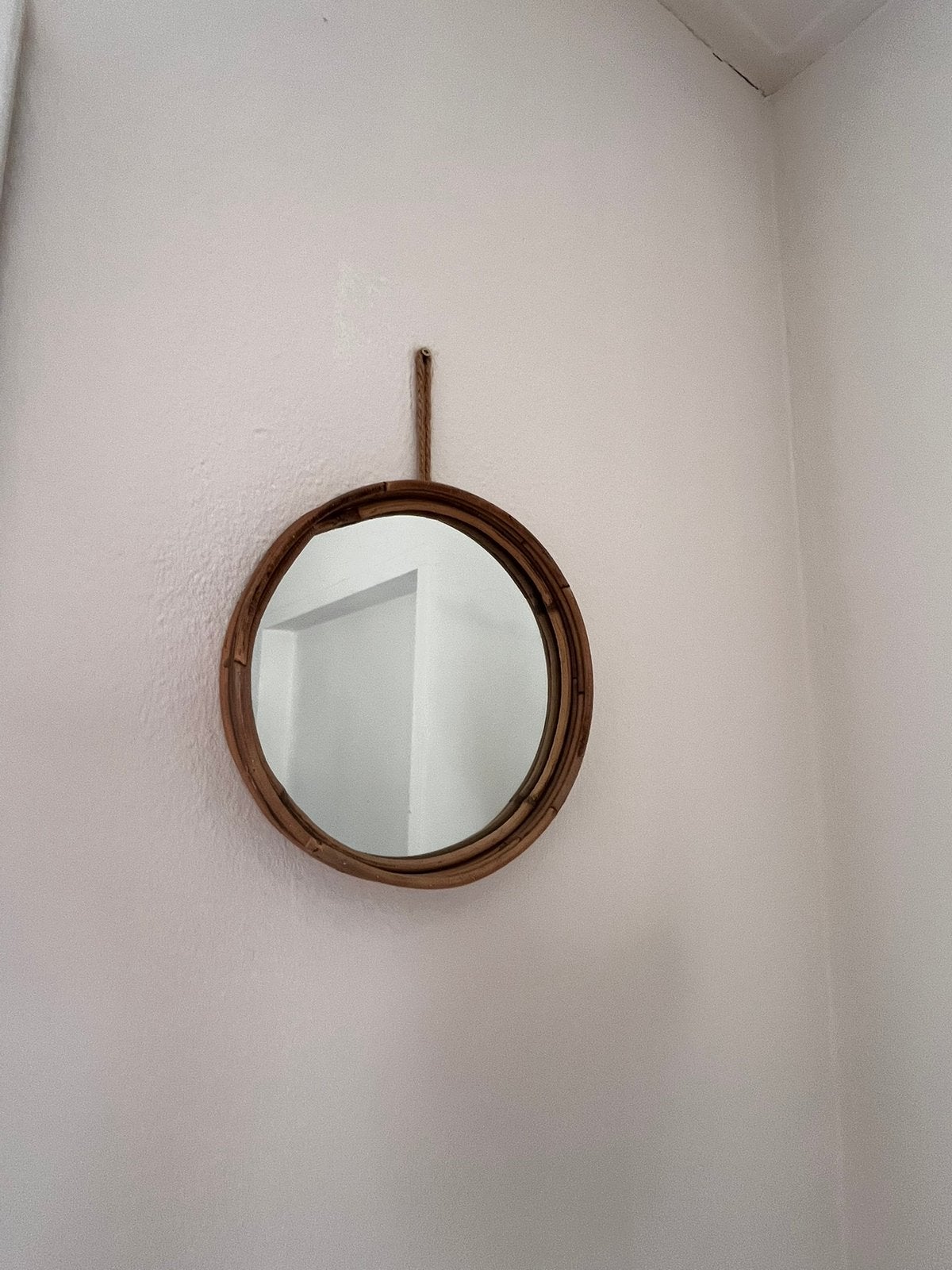 Ronde spiegel met rieten frame, Ophalen, Minder dan 50 cm, Rond, Zo goed als nieuw