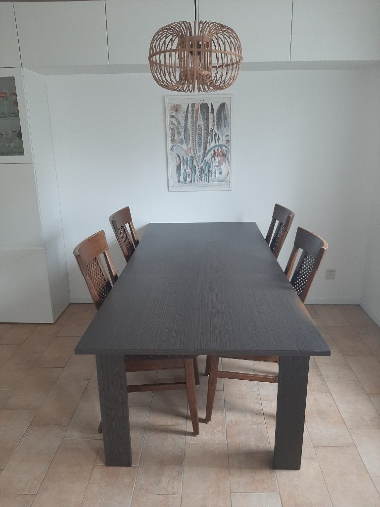 Uitschuifbare eettafel: 160-207cm x 90cm x 75,5cm