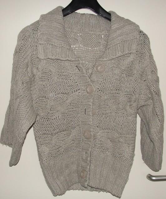 Nieuw dik beige vest met 3 kwart mouwen en brede kabels M, Ophalen of Verzenden, Nieuw, Maat 38/40 (M), Beige