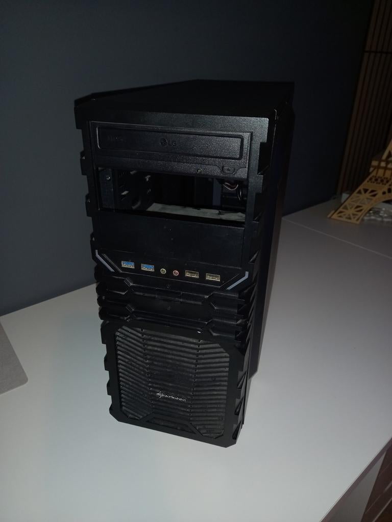 Oude PC Behuizing - Ideaal voor projecten of onderdelen, Computers en Software, Computerbehuizingen, Ophalen of Verzenden