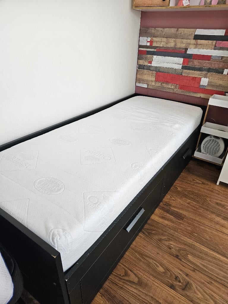 Bedbank zwartuitschuifbaar 80x200 / 160x200 + 2 matrassen, Huis en Inrichting, Slaapkamer | Bedden, Ophalen, Gebruikt, Eenpersoons