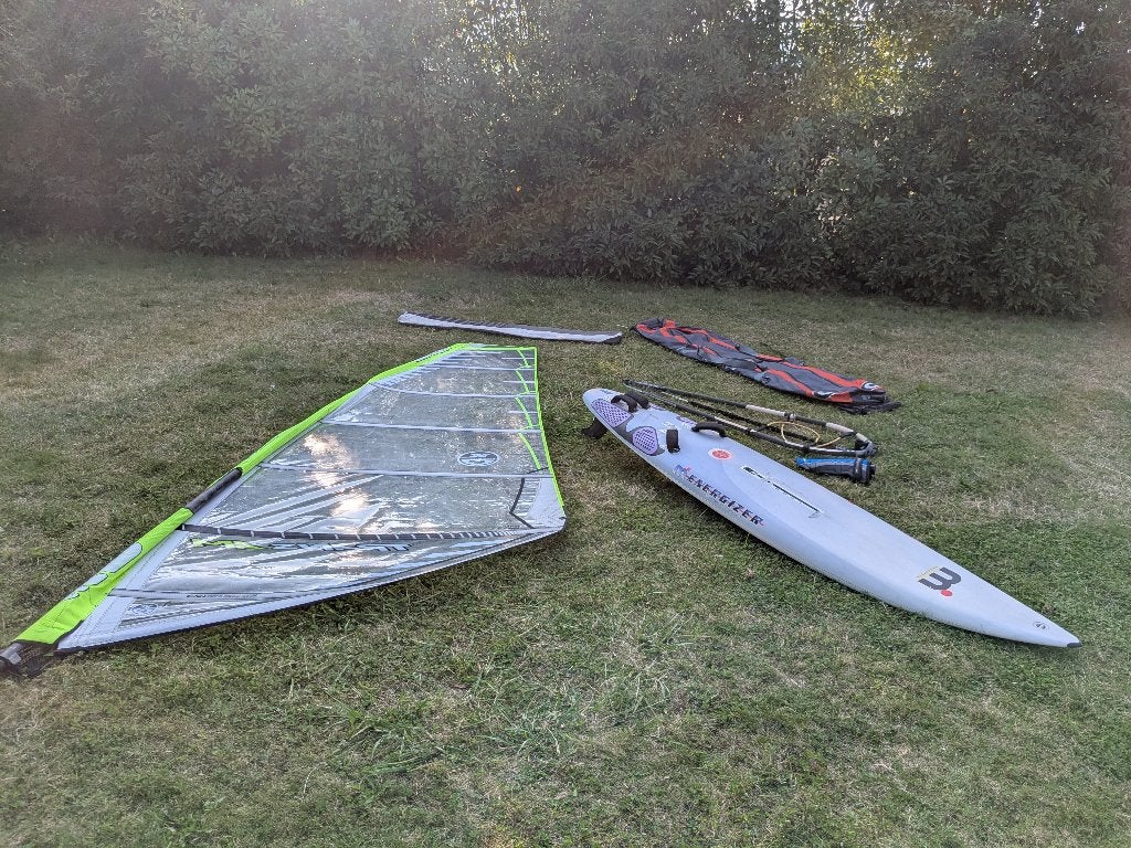 Complete Windsurfset: Mistral Energizer + zeil 5.4m², Ophalen, Gebruikt, 5 tot 6.5 m², Met mast