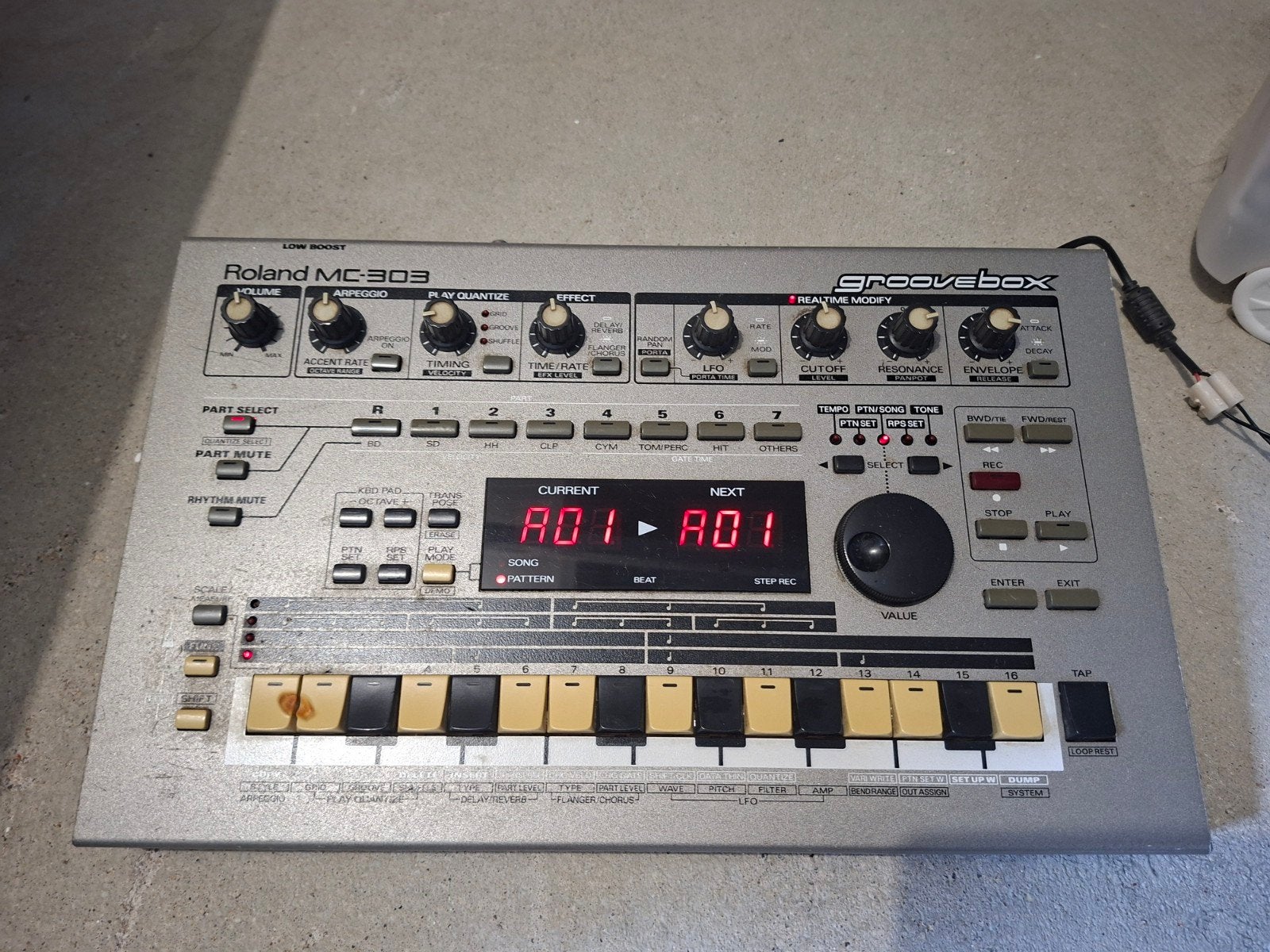 Roland MC-303 Groovebox, Ophalen, Zo goed als nieuw, Overige aantallen, Overige merken
