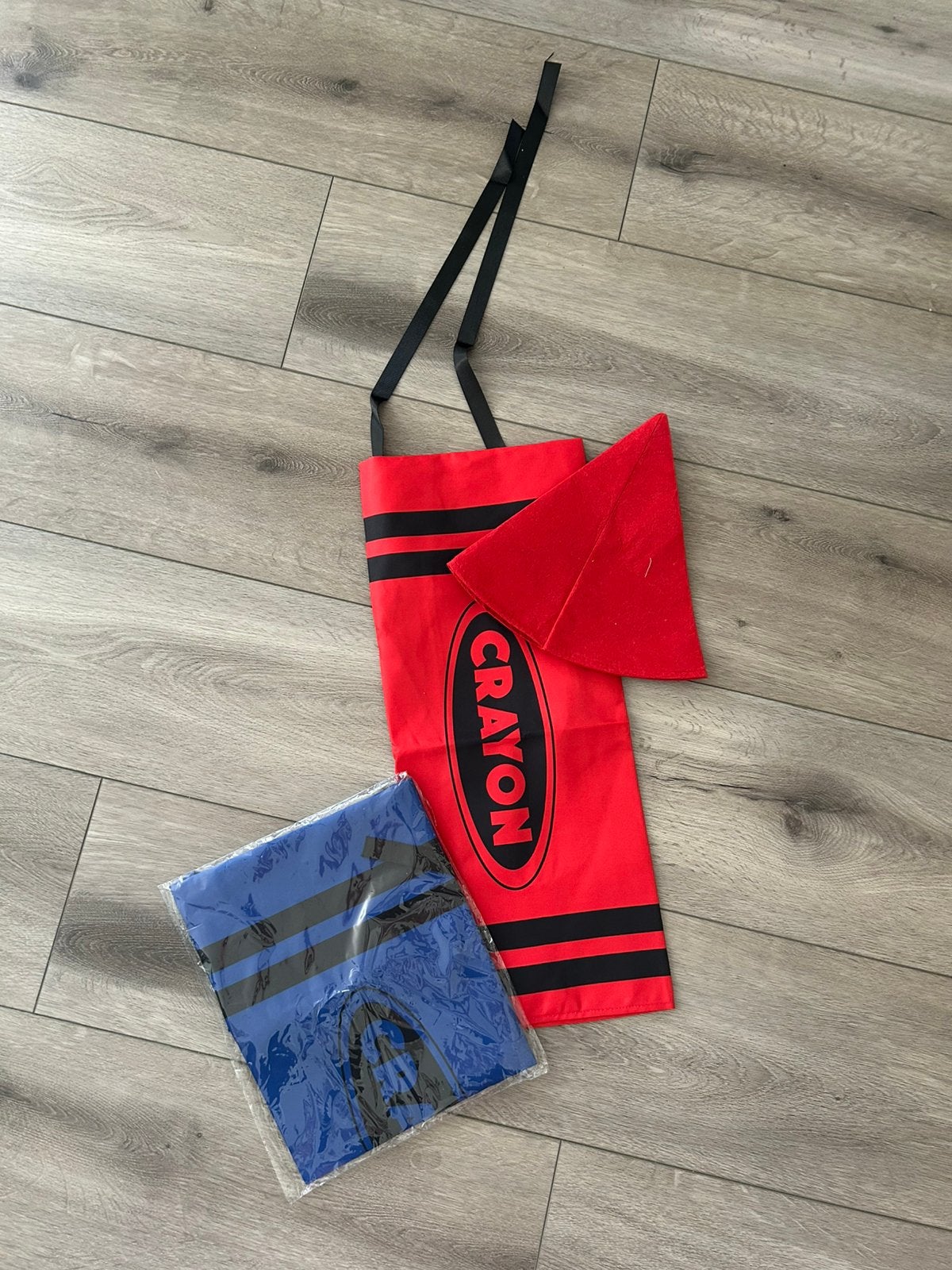 Set Crayon verkleed kostuums rood en blauw, Ophalen, Zo goed als nieuw, Jongen of Meisje