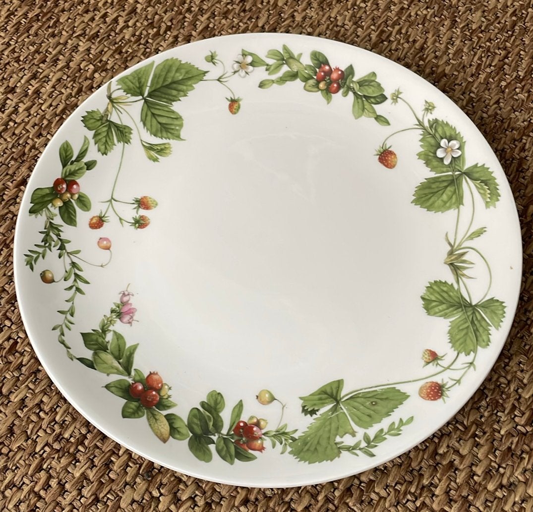 🍓Marjolein Bastin Libelle (gebaks)bord - aardbeien –30 cm, Ophalen of Verzenden, Zo goed als nieuw, Porselein, Schaal of Schalen
