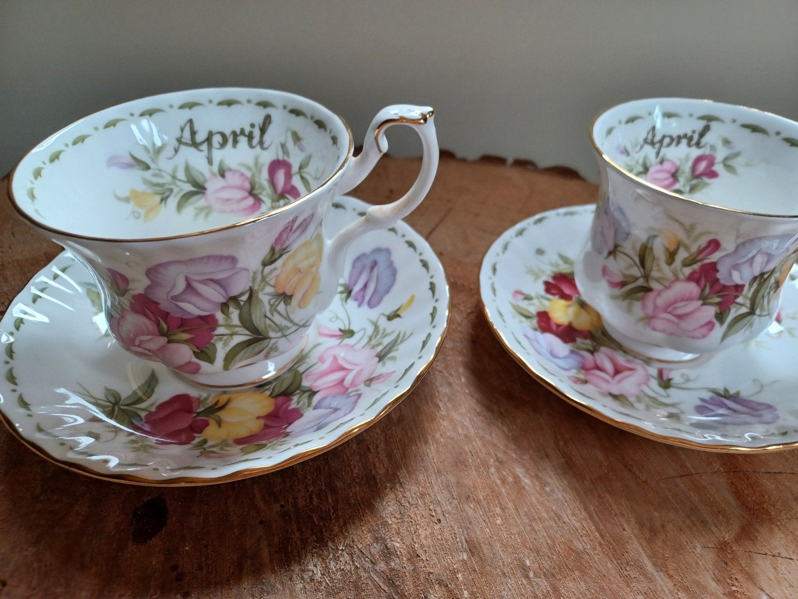Royal Albert Flowers of the Month April 2 Kop en Sch, Antiek en Kunst, Ophalen of Verzenden