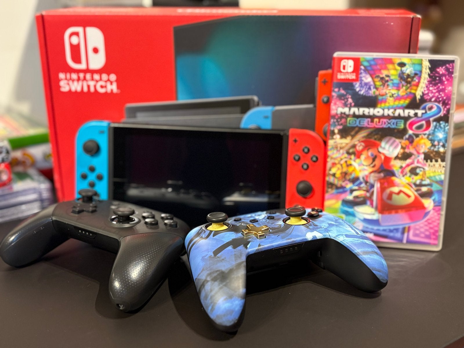 Nintendo Switch met 2 controllers en Mario Kart 8 Deluxe, Spelcomputers en Games, Met games, Met 2 controllers, Ophalen of Verzenden
