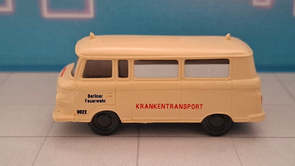 S.E.S. 1:87 Barkas B1000 ambulance Berliner Feuerwehr, Hobby en Vrije tijd, Ophalen of Verzenden, Gebruikt, Auto, Overige merken