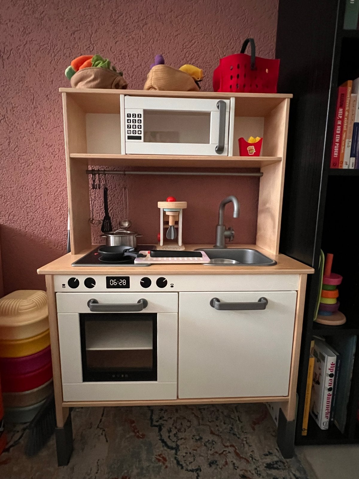 Houten  ikea speelkeuken met accessoires en speelgoedeten, Ophalen, Zo goed als nieuw, Hout, Speelkeuken