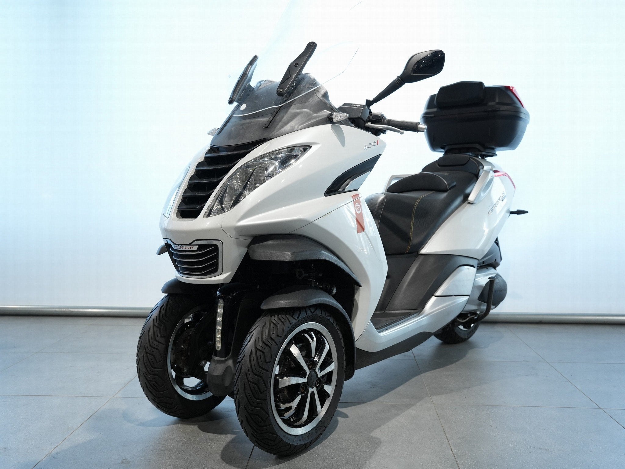 Peugeot METROPOLIS 400 (bj 2014), Motoren, Motoren | Overige merken, Bedrijf, Bonnetstraat 1
6718 XN  Ede, Overig, Info@peugeotscooters.nl
