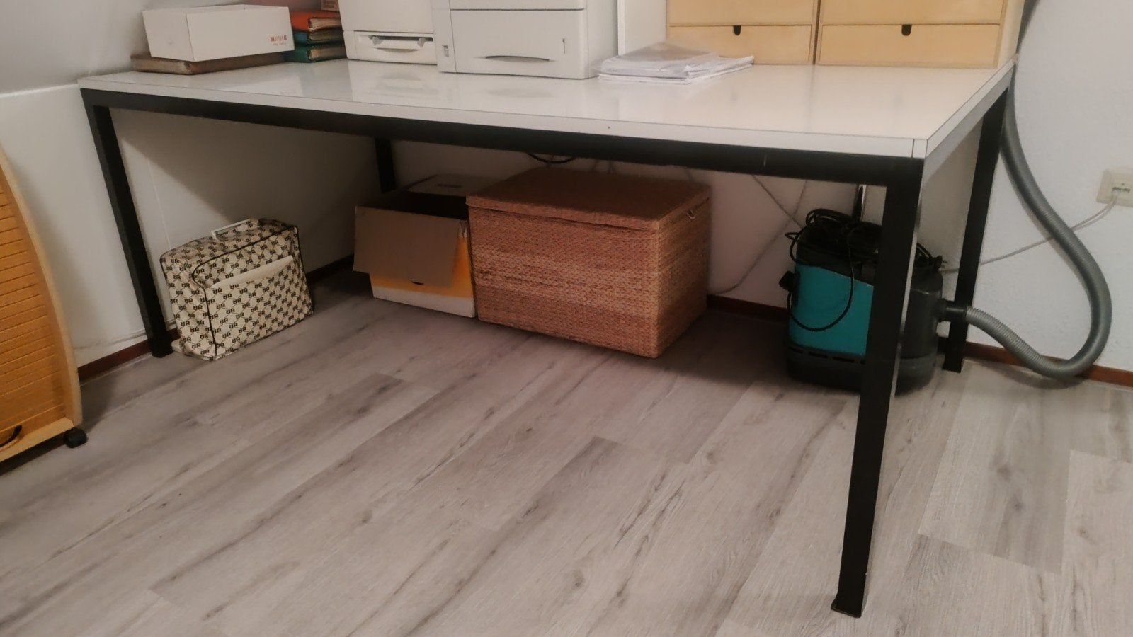 Witte tafel op zwart metalen frame, Huis en Inrichting, Ophalen, Gebruikt, Metaal, 200 cm