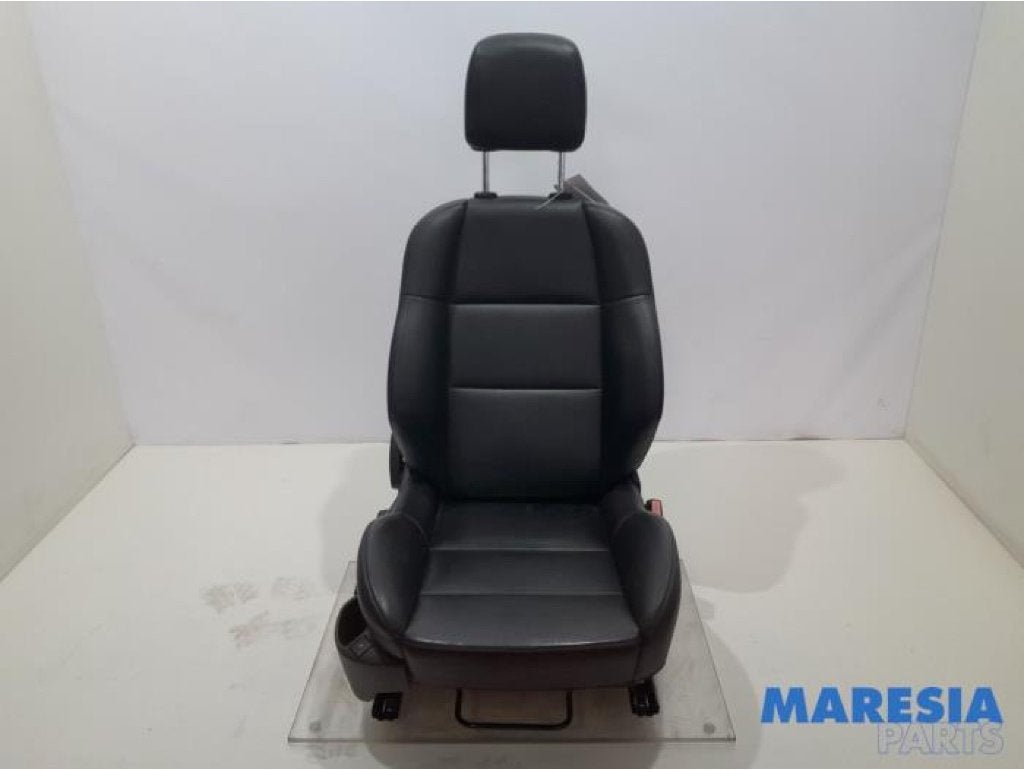 GEZOCHT! leren best. stoel met verw. peugeot 307 16v max 50€, Auto-onderdelen, Interieur en Bekleding, Ophalen of Verzenden, Peugeot