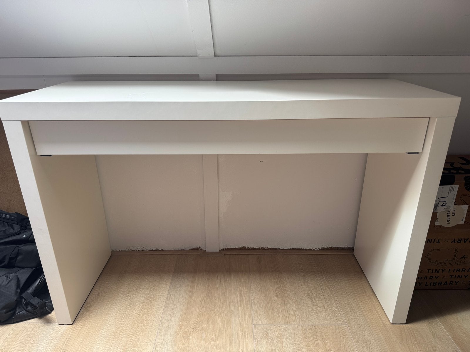 IKEA kaptafeltje/ bureau, Huis en Inrichting, Bureaus, Ophalen, Zo goed als nieuw