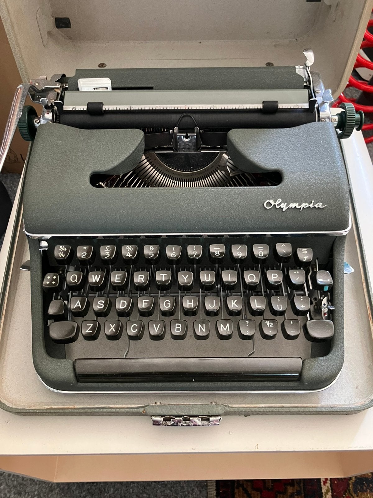 Vintage Olympia typemachine. Jaren 50, Ophalen of Verzenden, Zo goed als nieuw