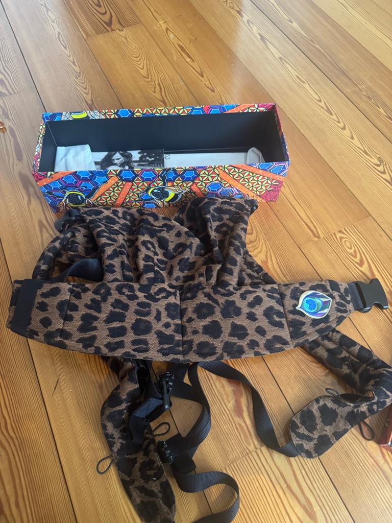 Artipoppe Zeitgeist Baby Leopard Classic Draagzak, Overige merken, Ophalen of Verzenden, Zo goed als nieuw, Buik, Rug of Zij