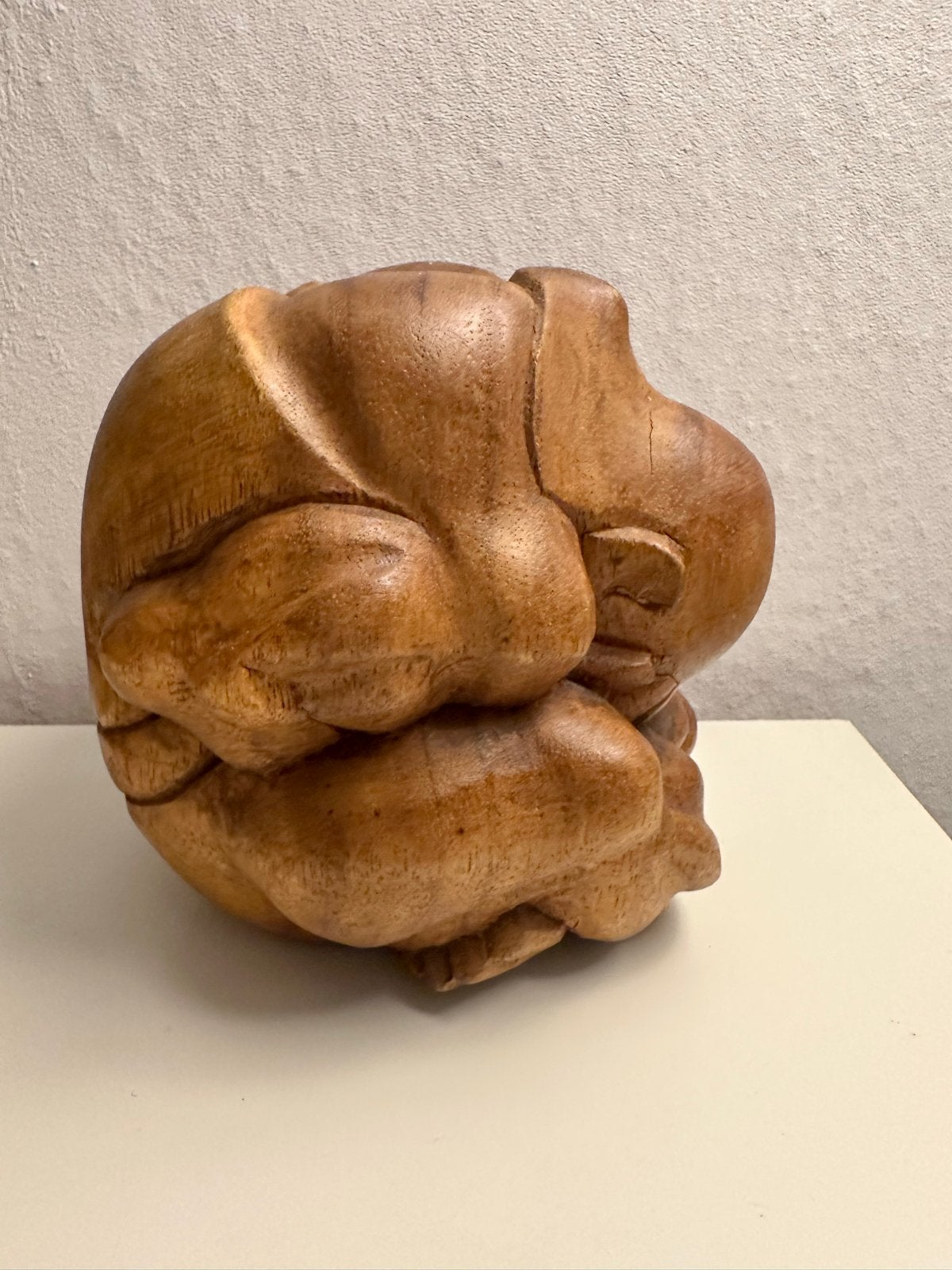 Handgesneden Orang Malu beeld,Yogiman, Ophalen of Verzenden, Handgemaakt, 20 - 50 cm, Beeld