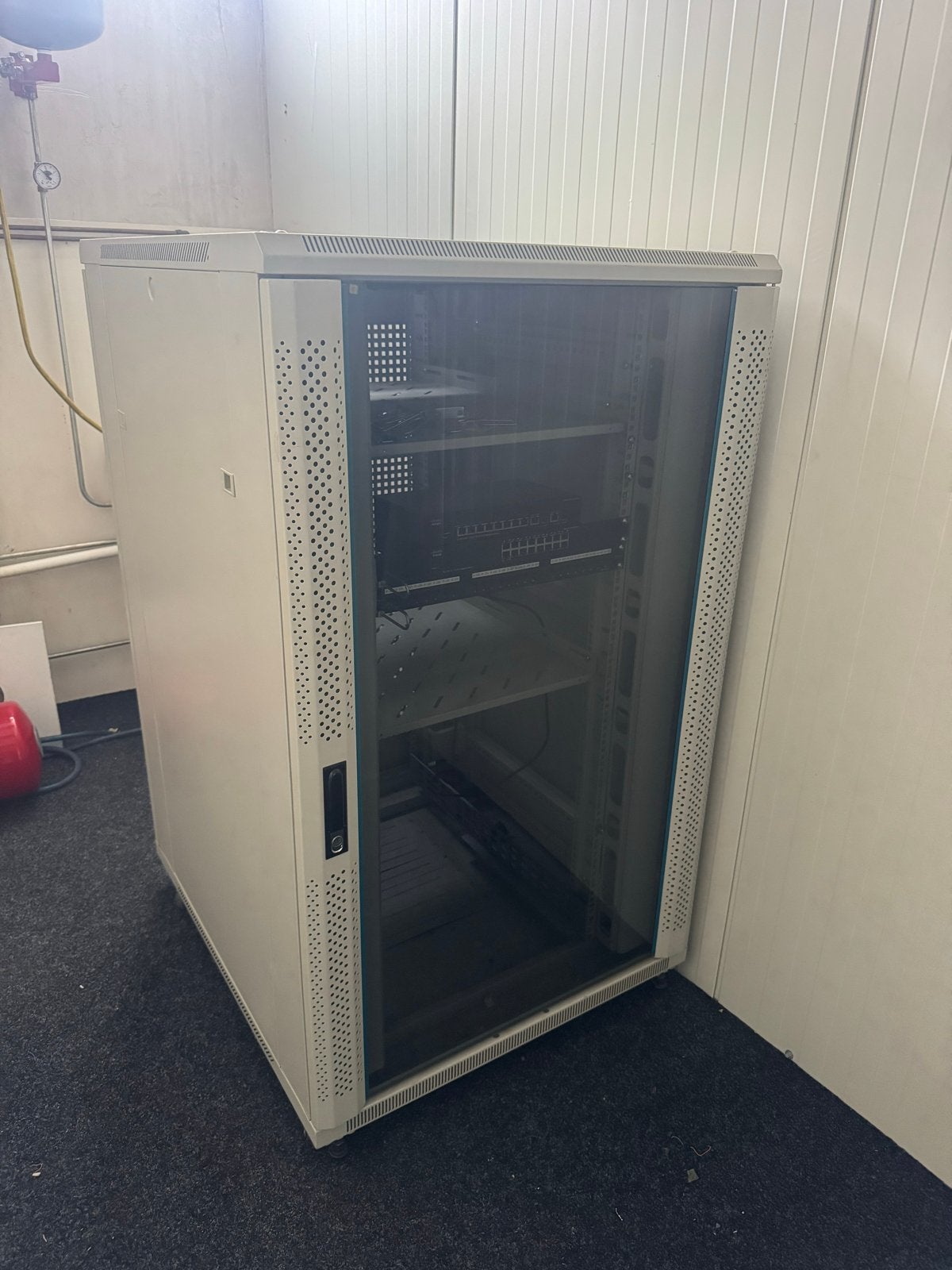 Patchkast met 2x Cisco switch, Ophalen, Gebruikt