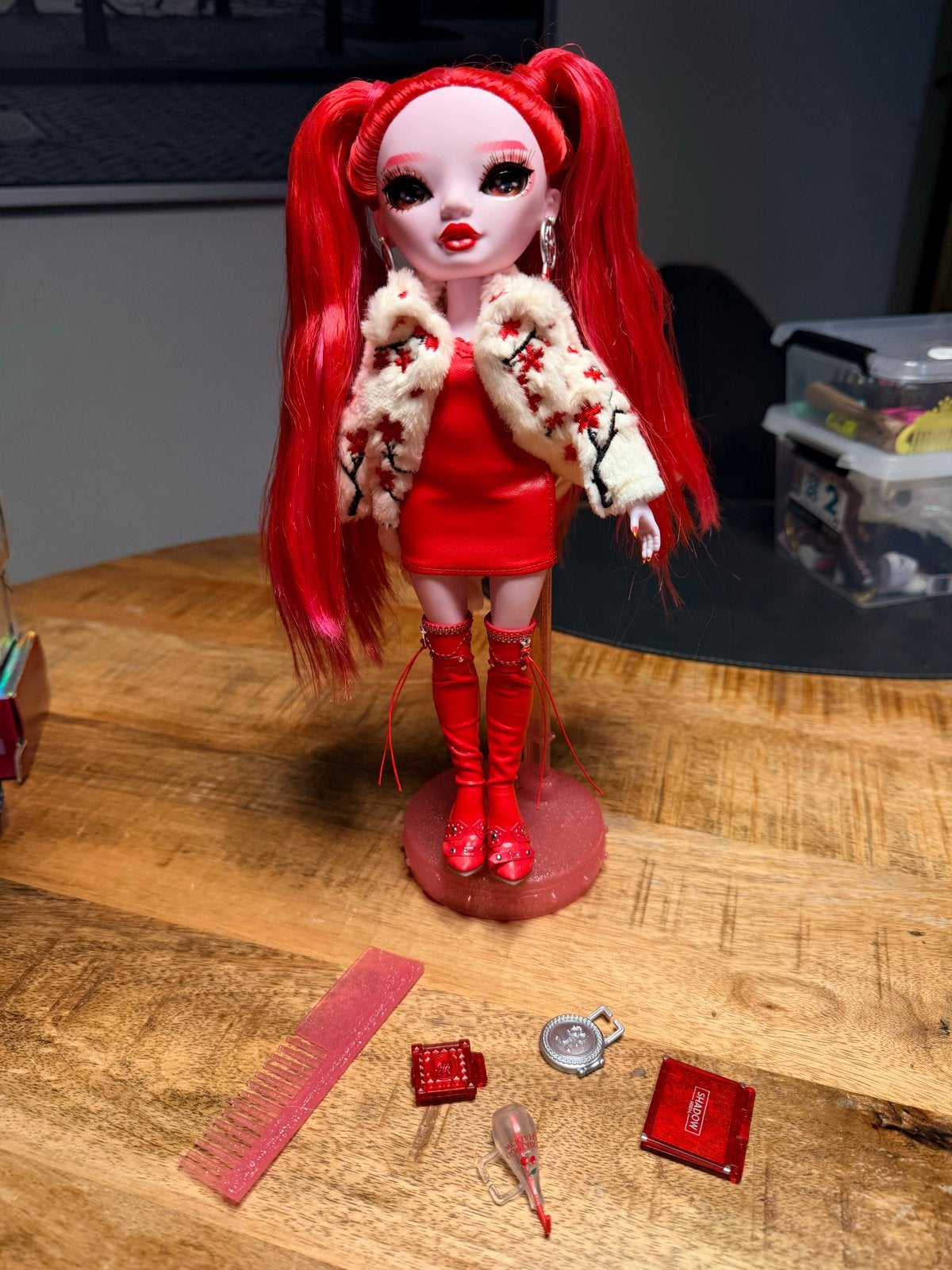 Rainbow High Shadow High Mila Berrymore pop met accessoires, Kinderen en Baby's, Speelgoed | Poppen, Ophalen, Zo goed als nieuw