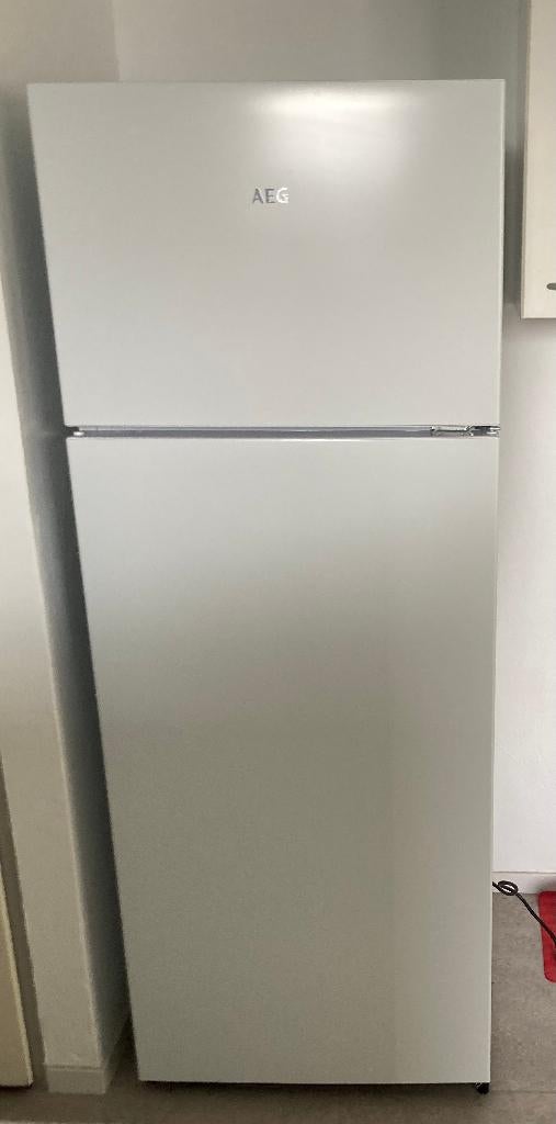koelvrieskast AEG RDB424E1AW 165/41 LTR /143*55*54, Ophalen, 200 liter of meer, Met aparte vriezer, Zo goed als nieuw