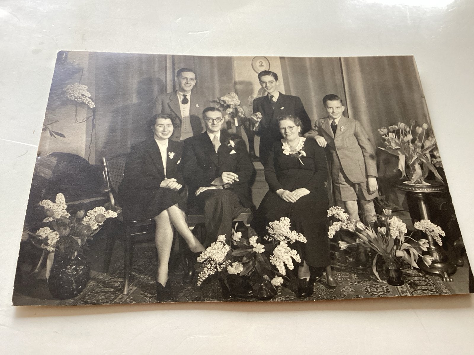 Vintage familieportret, Fotobureau v.d. Velden, Rotterdam, Verzamelen, Gebruikt, Foto, Ophalen of Verzenden, 1940 tot 1960