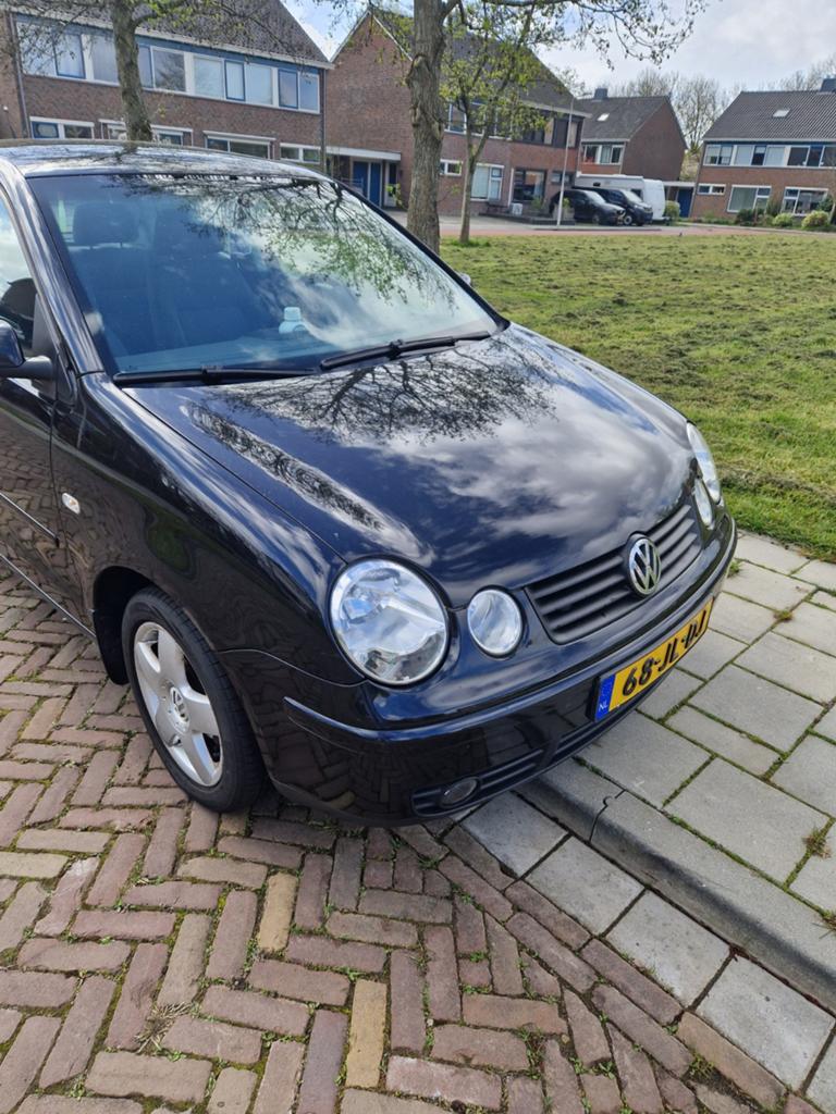 Volkswagen Polo 1.2 47KW 2002 Zwart Nieuwe APK, Auto's, Stof, 1198 cc, Zwart, Origineel Nederlands