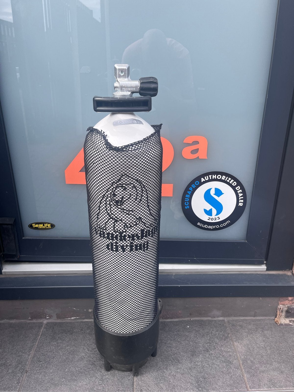 Duikfles 12L LANG 232 Bar + handvat 1e keur in fles 26-07-31, Watersport en Boten, Duiken, Ophalen, Gebruikt, Duikfles