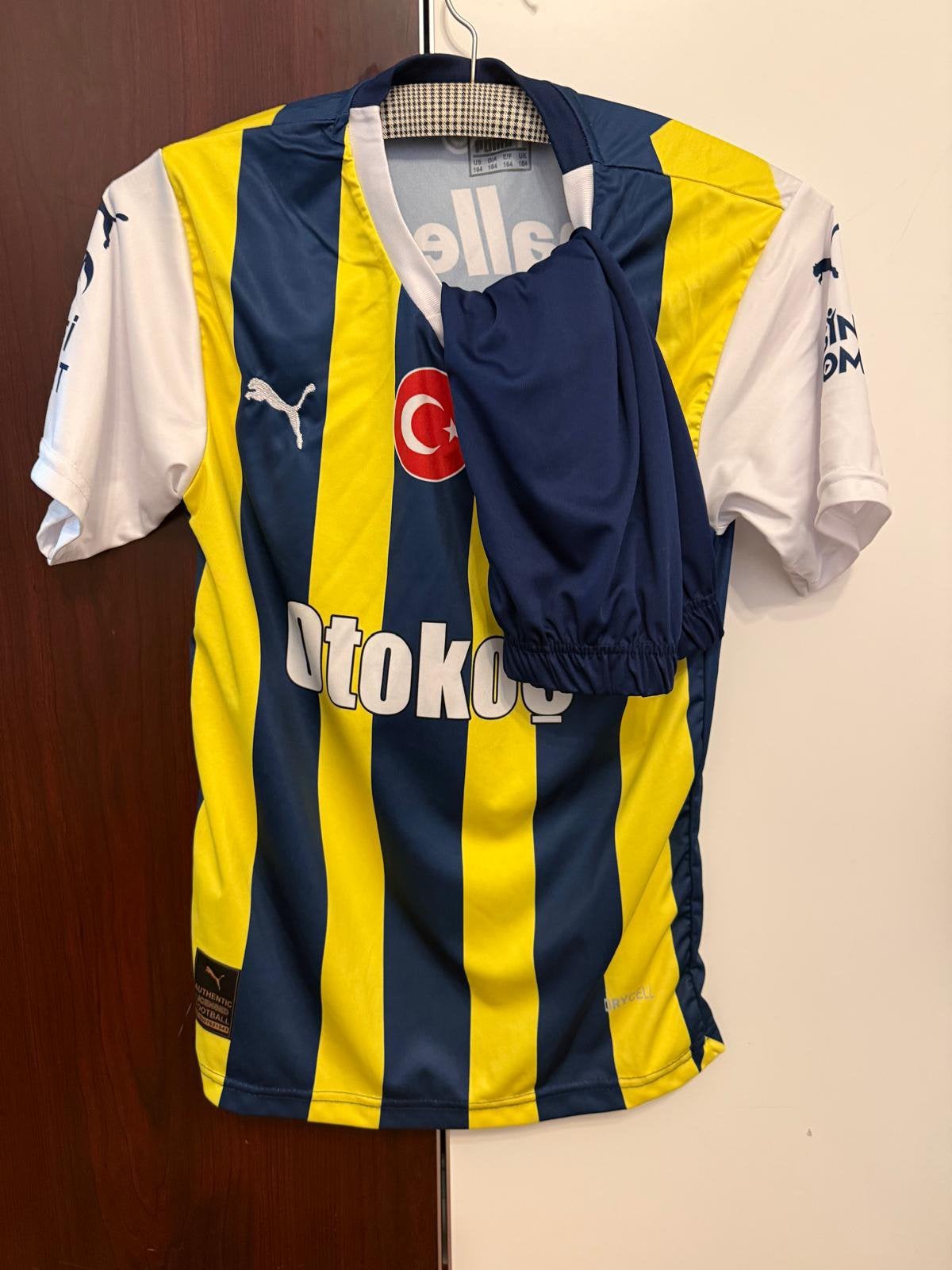 Fenerbahçe shirt en broek 2x, Sport en Fitness, Maat XS of kleiner, Ophalen, Zo goed als nieuw, Shirt