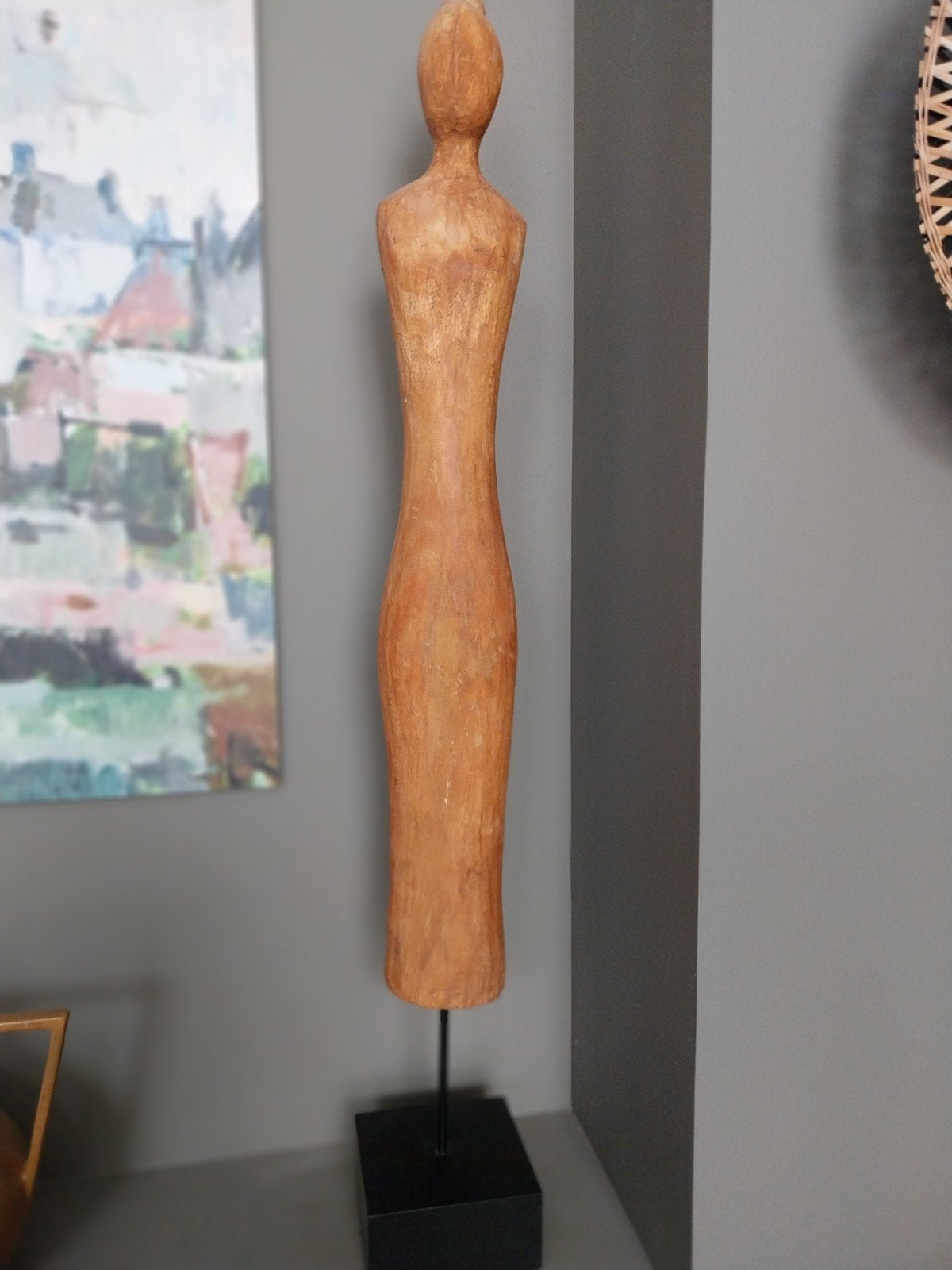 Houten vrouwensculptuur op zwarte voet, Ophalen, Beeld, Hout, Vrouw