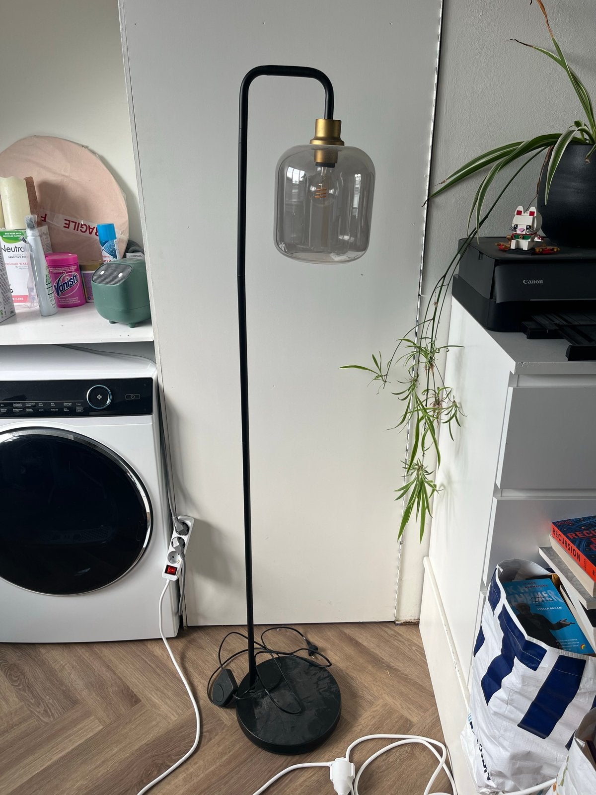 Staande lamp Gamma Lusso zwart met rookglas en slimme lamp, Huis en Inrichting, Lampen | Vloerlampen, Gebruikt, Metaal, 150 tot 200 cm