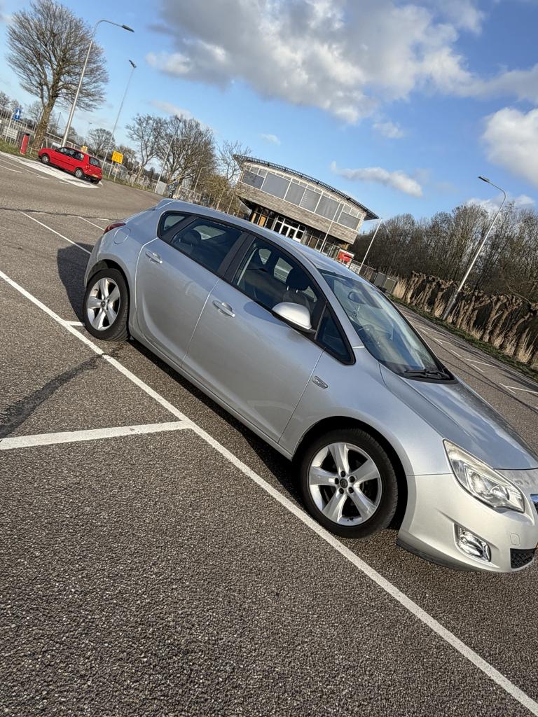Opel Astra 1.4 Ecotec 74KW 5-D 2010 Grijs, Auto's, Opel, Voorwielaandrijving, Euro 5, 4 cilinders, 100 pk