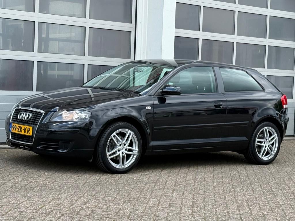 Audi A3 1.6 Attraction ProLine Clima Cruise Trekhaak APK tot, Auto's, Voorwielaandrijving, Gebruikt, 4 cilinders, Zwart