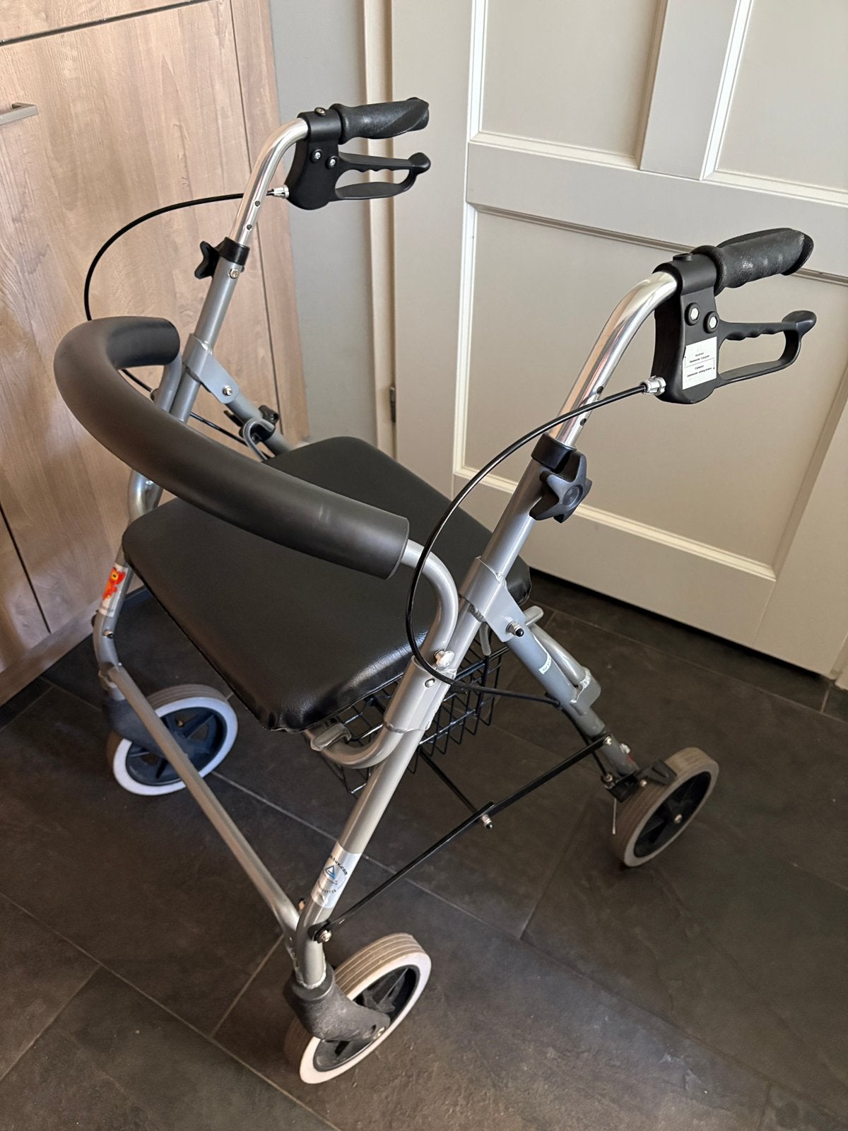 Lichtgewicht rollator met beugel, Ophalen, Lichtgewicht, Zo goed als nieuw