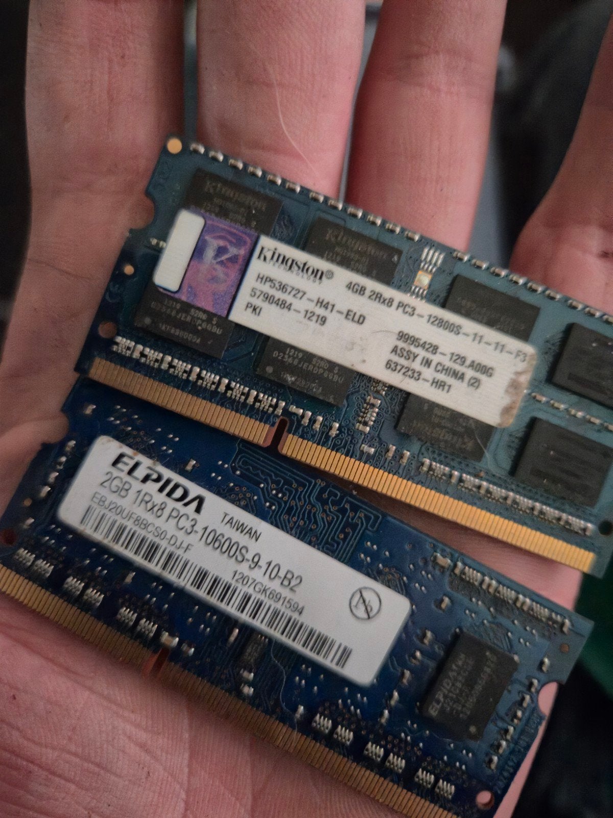 Kingston 4GB & Elpida 2GB DDR3 RAM voor Laptop, Computers en Software, Gebruikt, 12800S (1600MHz) en 10600S (1333MHz), DDR3, Ophalen of Verzenden