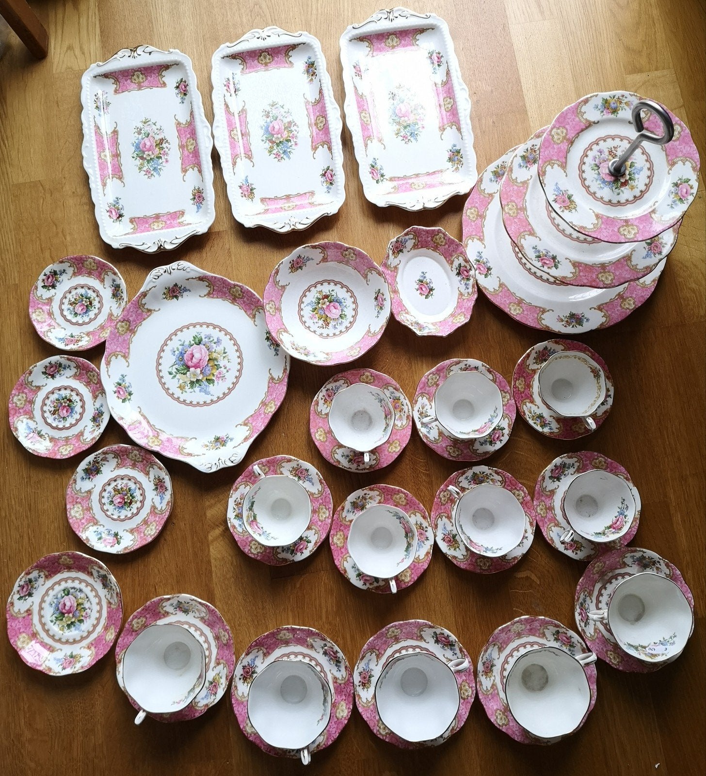 Royal Albert Lady Carlyle, Antiek en Kunst, Antiek | Servies compleet, Ophalen