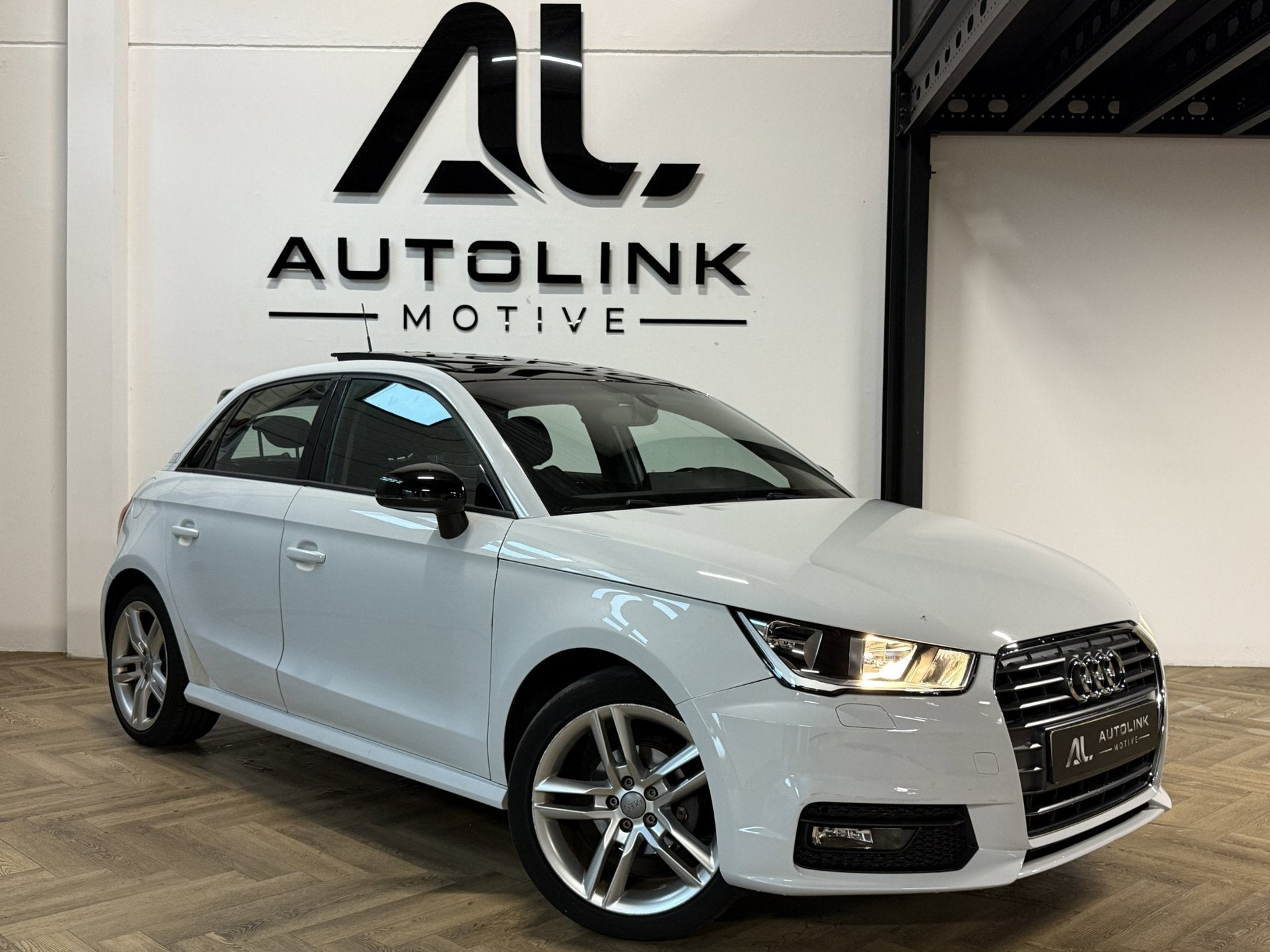 Audi A1 Sportback 1.0 TFSI Pro Line DSG|PANO|CLIMA |FULL!, Euro 6, 4 stoelen, Bedrijf, Automatische klimaatregeling