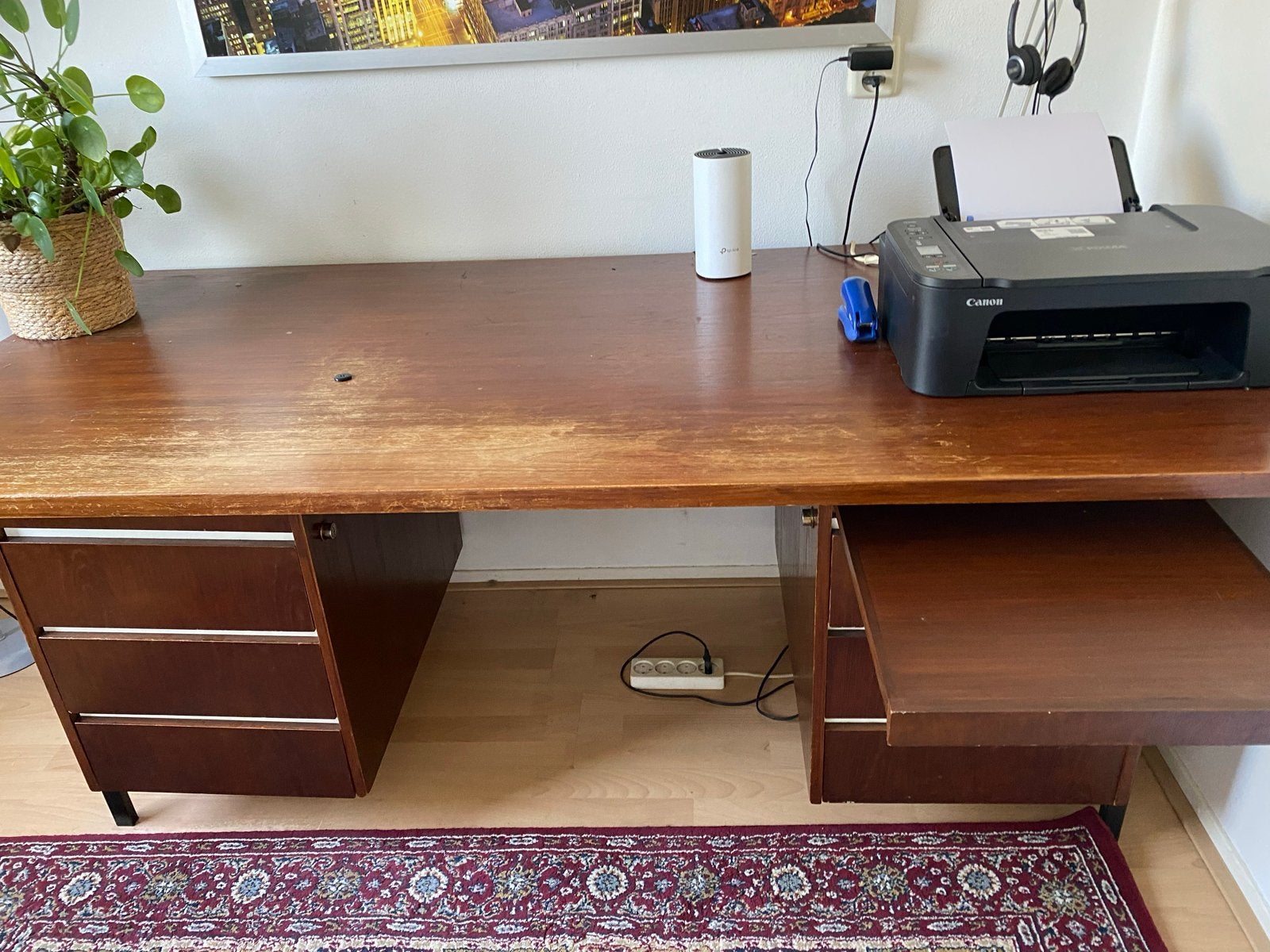 Vintage houten bureau met lades en opbergruimte, Huis en Inrichting, Bureaus, Ophalen, Gebruikt, Overige merken, Computerbureau