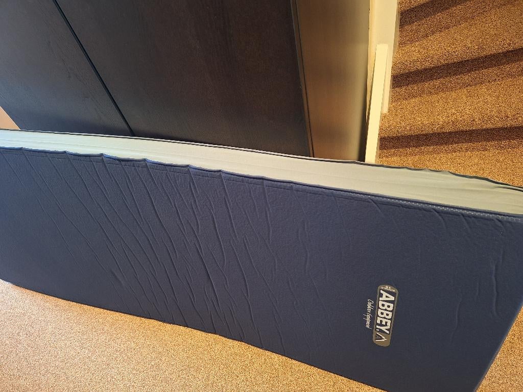 Selfinflating matras (10 cm dik), Ophalen, Zo goed als nieuw, 1-persoons
