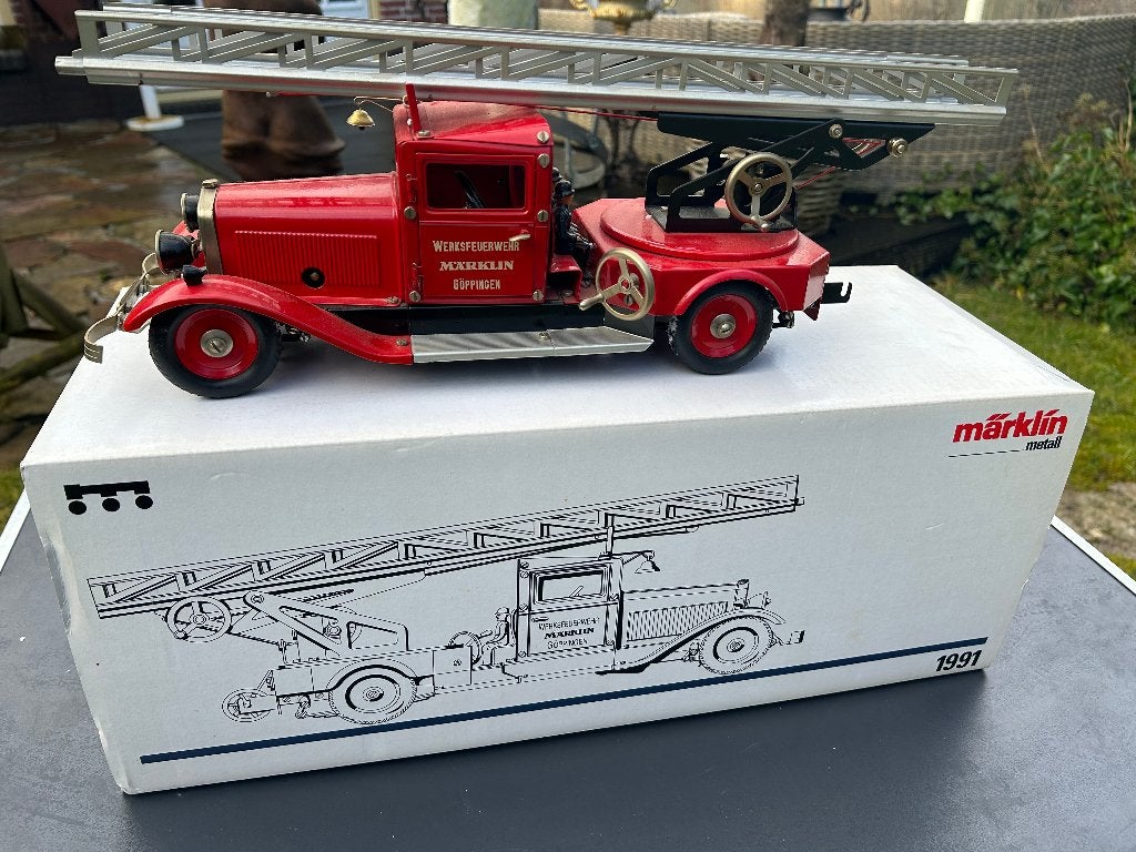 Marklin 1991 Brandweerwagen ladder 2 brandweermannen, Metall, Hobby en Vrije tijd, Modelauto's | 1:18, Ophalen of Verzenden, Zo goed als nieuw