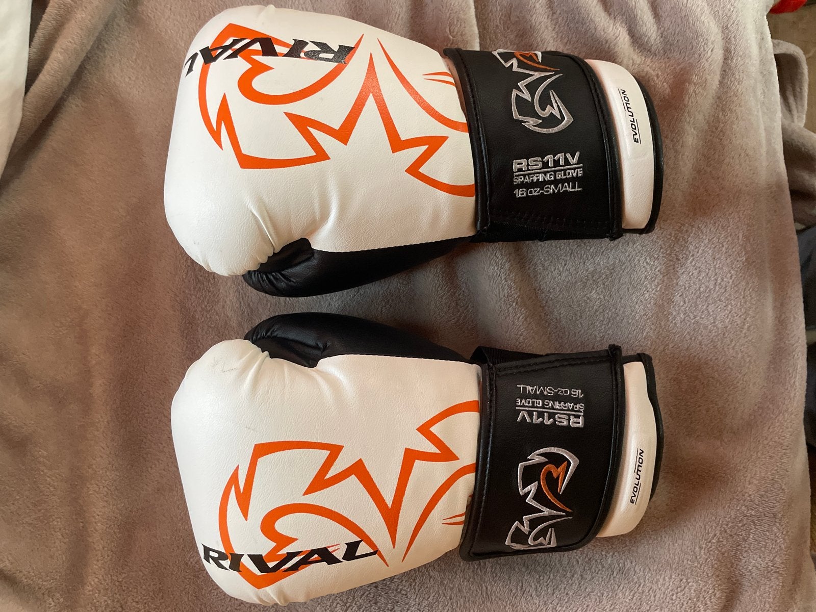 Rival RS11V Evolution Sparring Handschoenen 16 oz - Small, Maat S, Ophalen of Verzenden, Zo goed als nieuw, Overige