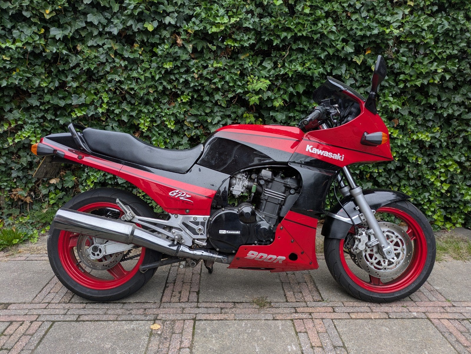Kawasaki GPZ 900R, Motoren, 4 cilinders, 900 cc, Sport, Particulier