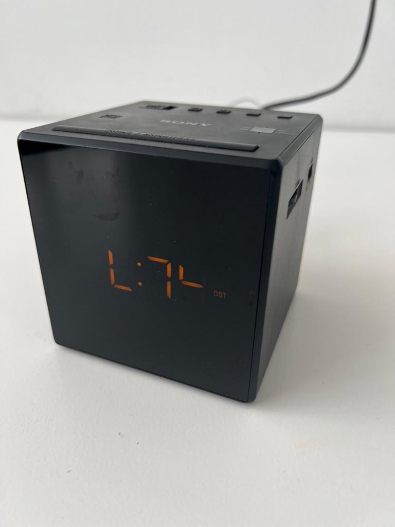 Sony kubus wekkerradio zwart, Witgoed en Apparatuur, Wekkers, Ophalen, Gebruikt, Digitaal