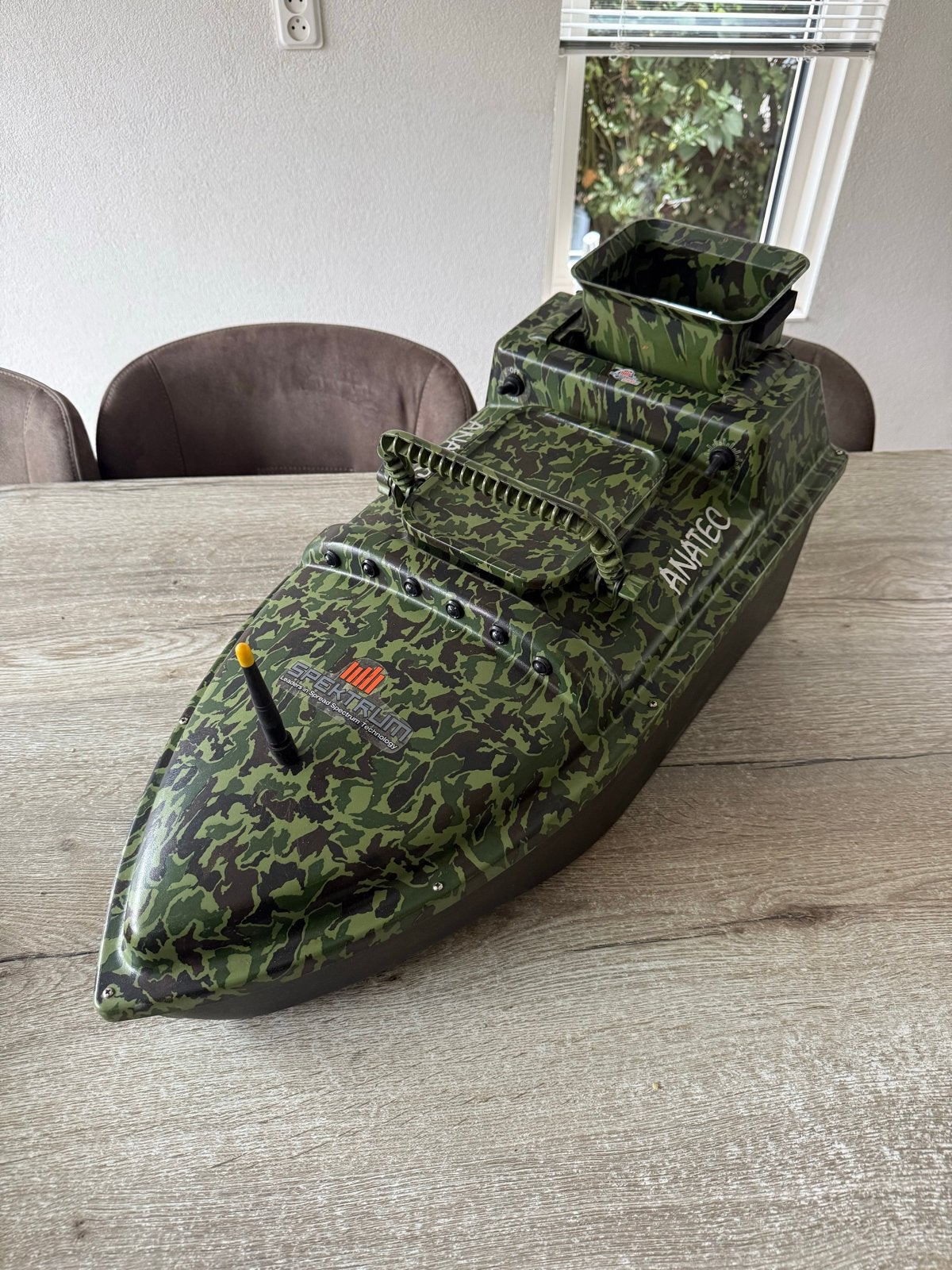 Anatec voerboot met fishfinder en 3 accu's, Ophalen of Verzenden, Gebruikt, Overige typen